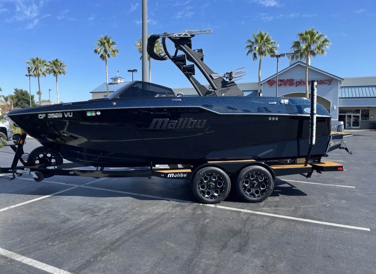 2021 Malibu M220 Icon